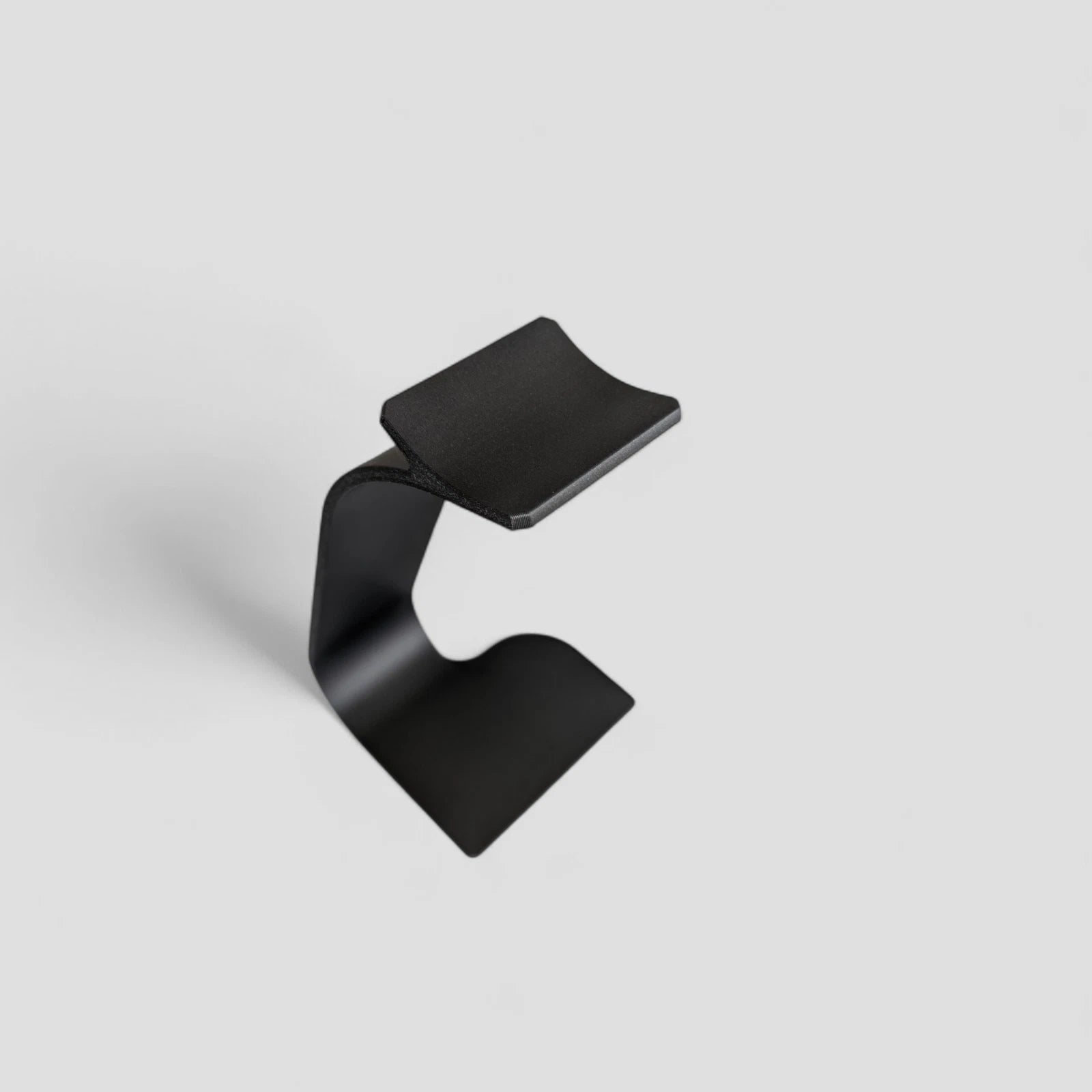 Sleek 3D Printed Headset Holder – Space Saving Desk Stand for Gaming, Office